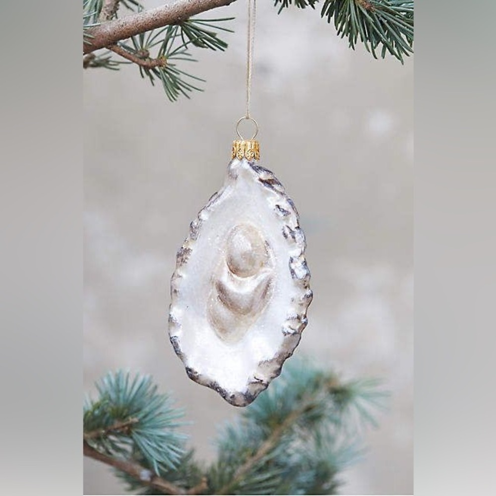 new🌟Anthropologie-Elegant Half Shell Oyster Ornament
